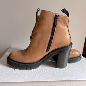 Magdalena Tan Leather Dr. Martens Size 10 aka Doc Martens fits size 9.5-10
